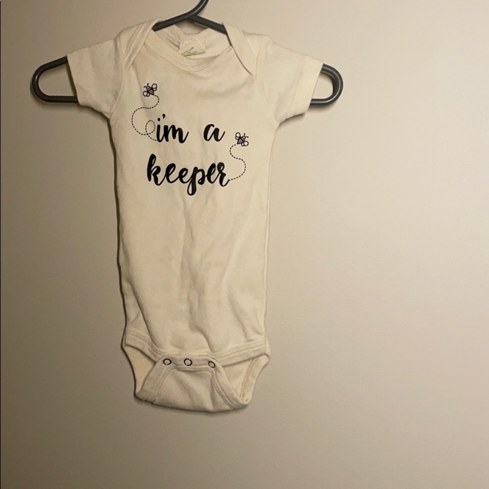 Organic Cotton “I’m a keeper” Bee Onsie